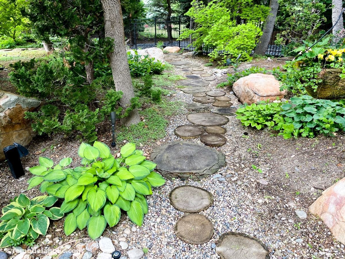 DIY backyard landscaping ideas using gravel paths and planters