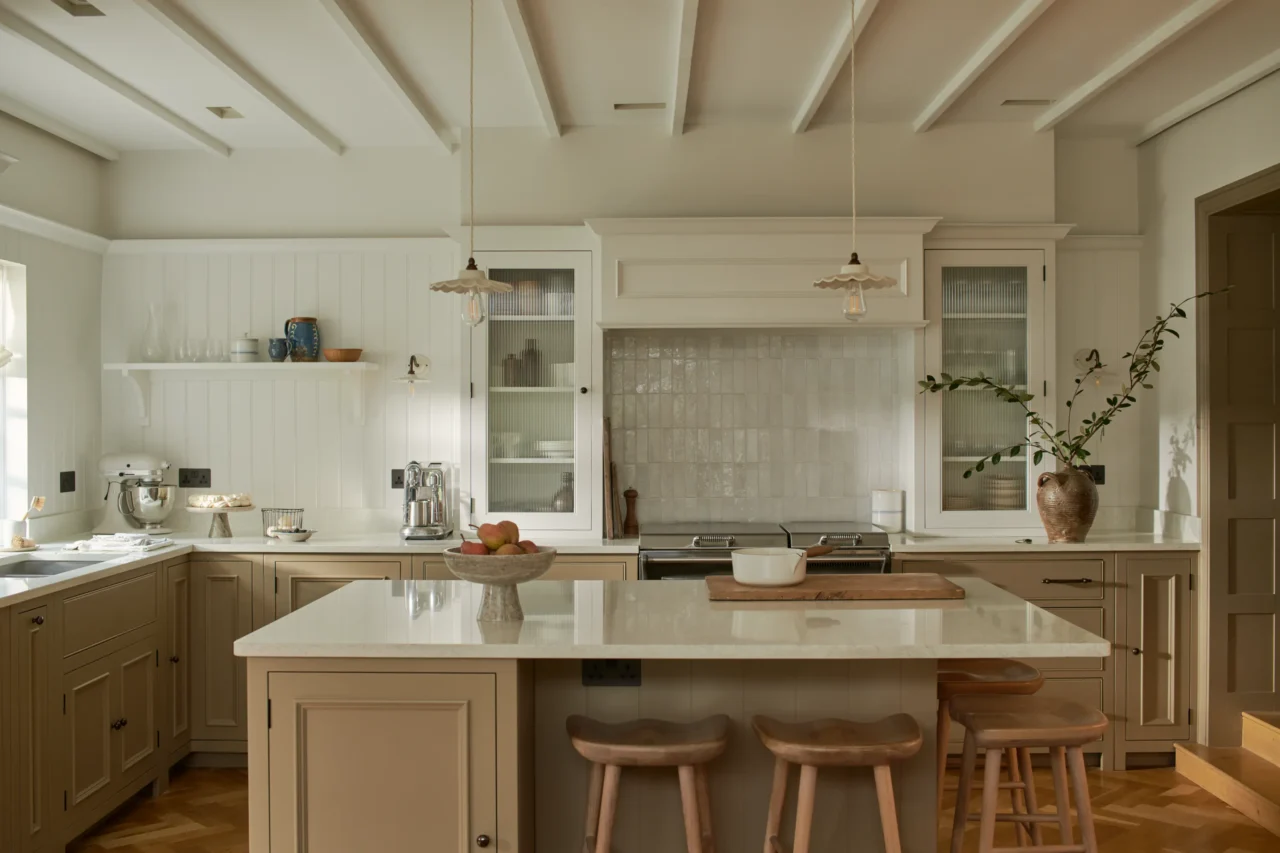 Small Kitchen Design Hacks to Maximize Space | Smart Layout Ideas for 2025